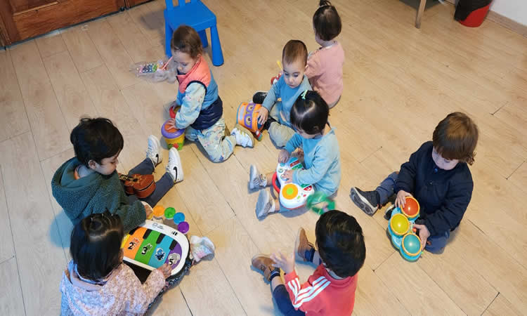 ARMEMOS UNA ORQUESTA MUSICAL: Descubriendo el ritmo, el juego y la creatividad en Meraki